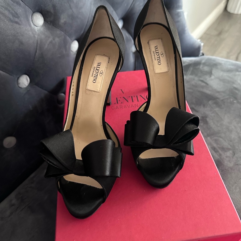 Valentino Garavani peep toe pumps.